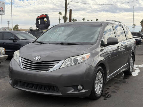 2016 Toyota Sienna XLE Premium 8-Passenger