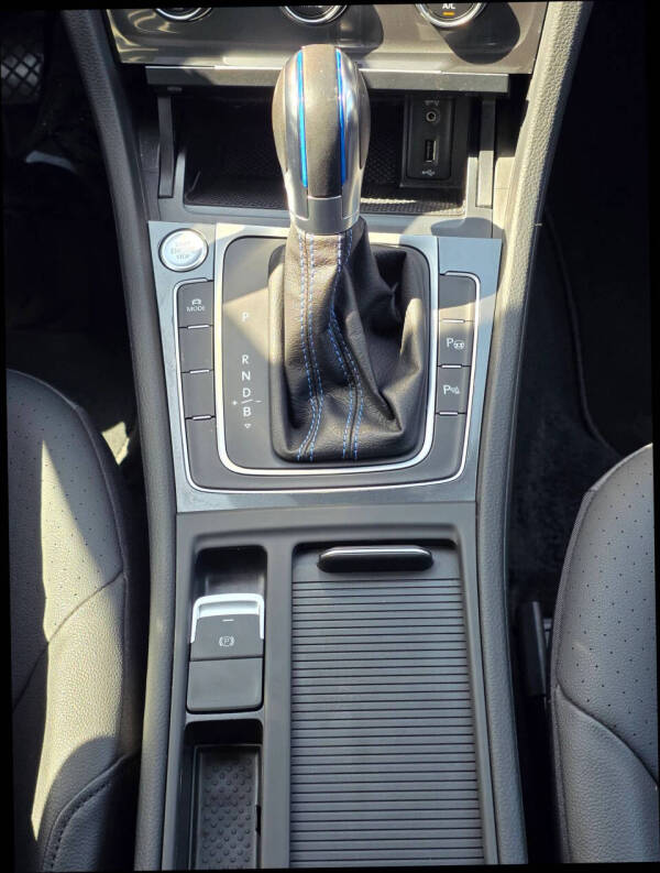 2018 Volkswagen e-Golf SEL Premium