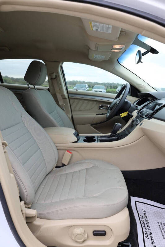 2017 Ford Taurus SE