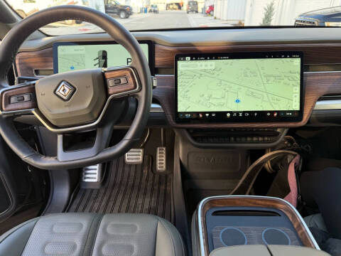 2024 Rivian R1S Adventure