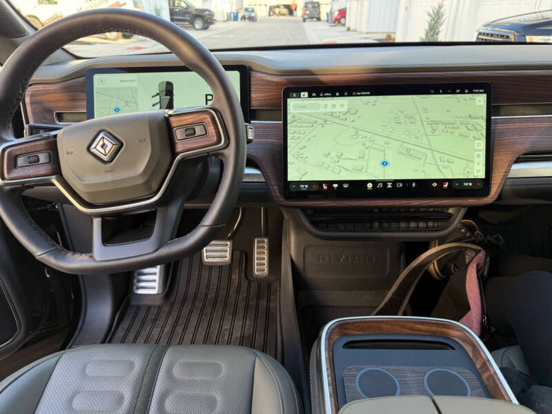 2024 Rivian R1S Adventure