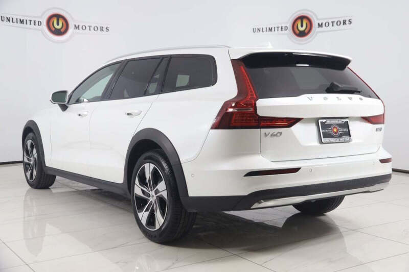 2024 Volvo V60 Cross Country B5 Plus