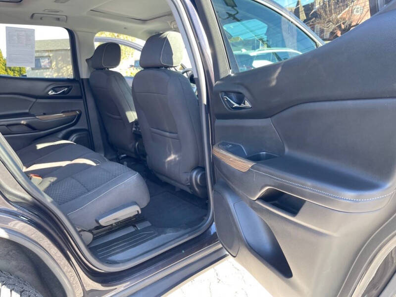 2017 GMC Acadia SLE-2