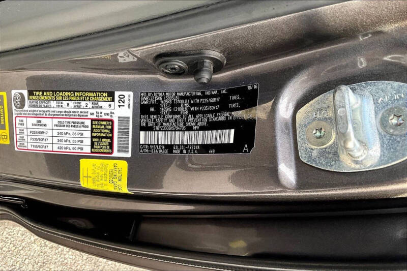 2017 Toyota Sienna XLE 7-Passenger Auto Access Seat