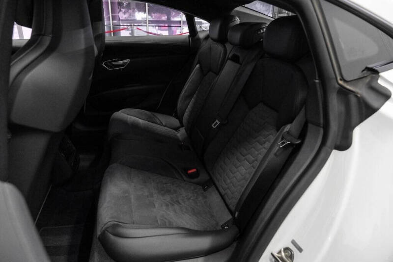 2022 Audi e-tron GT quattro Premium Plus