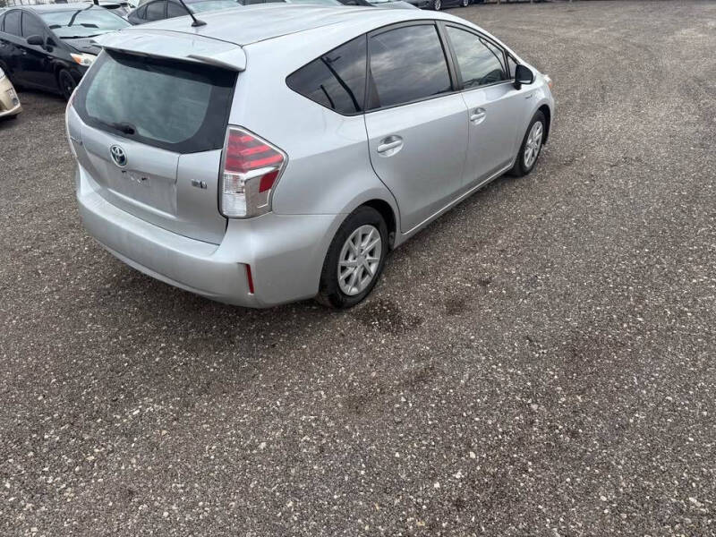 2017 Toyota Prius v Three