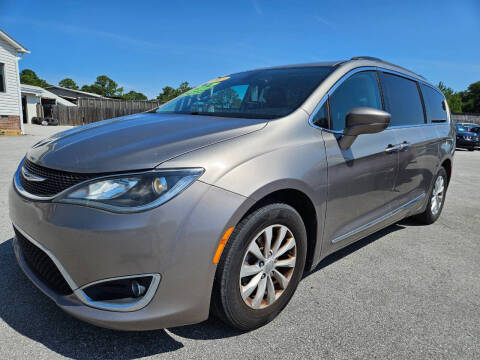 2017 Chrysler Pacifica Touring-L