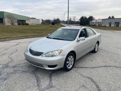 2005 Toyota Camry for sale at JE Autoworks LLC in Willoughby OH