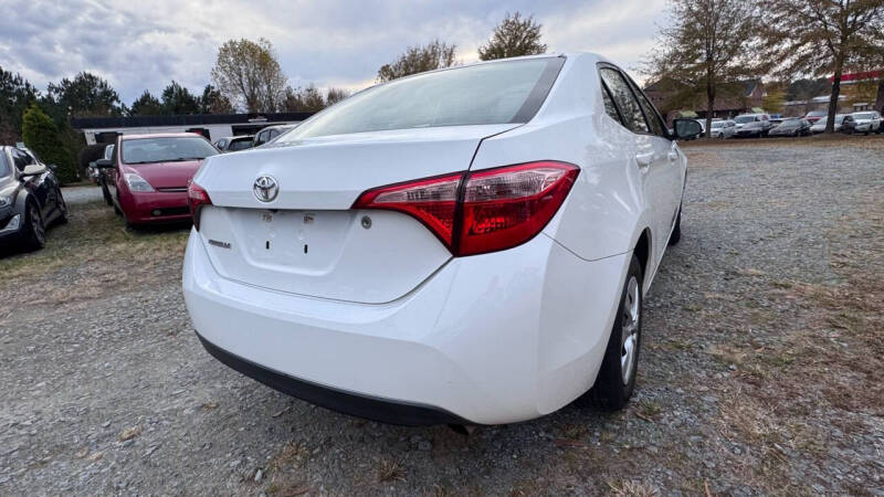 2017 Toyota Corolla null photo 9