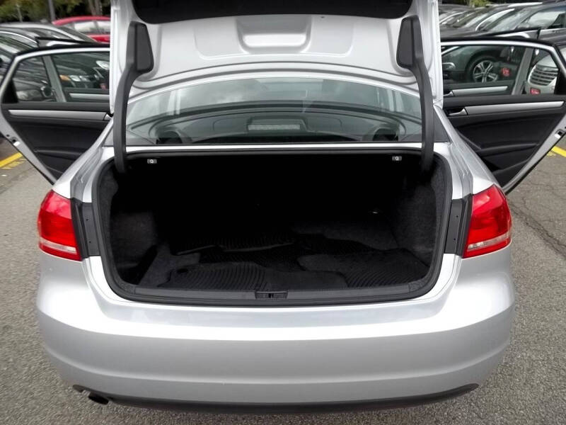 2014 Volkswagen Passat 1.8T S PZEV