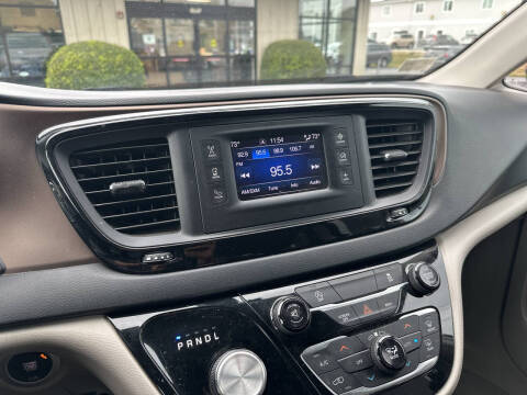 2017 Chrysler Pacifica Touring-L