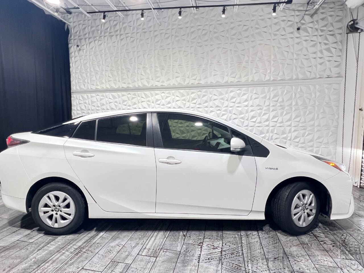 2016 Toyota Prius Two photo 20