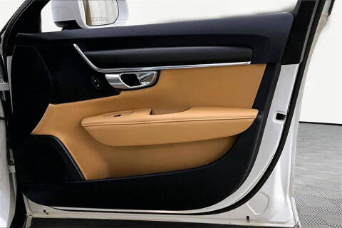 2020 Volvo V90 Cross Country T6