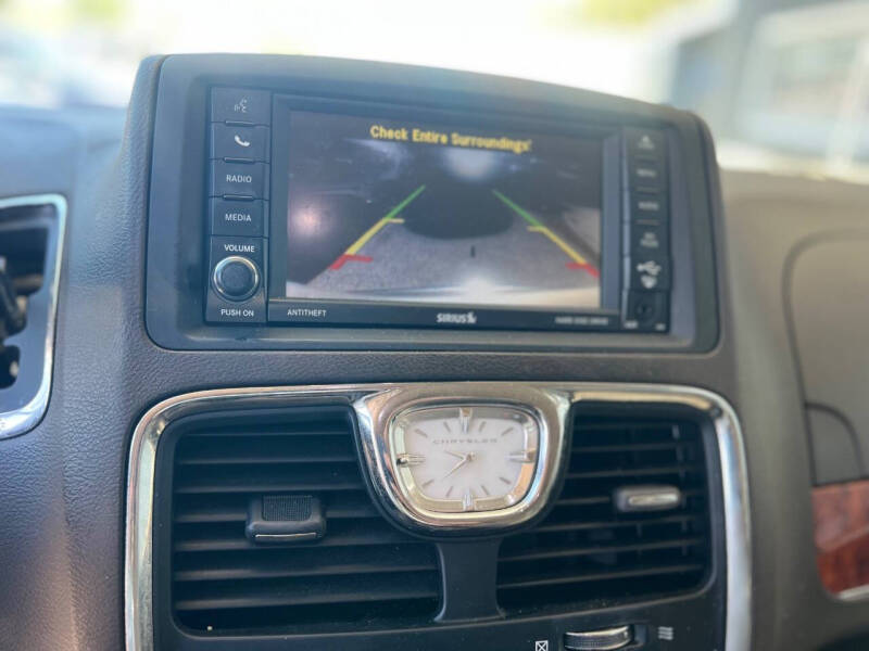 2015 Chrysler Town and Country Touring-L