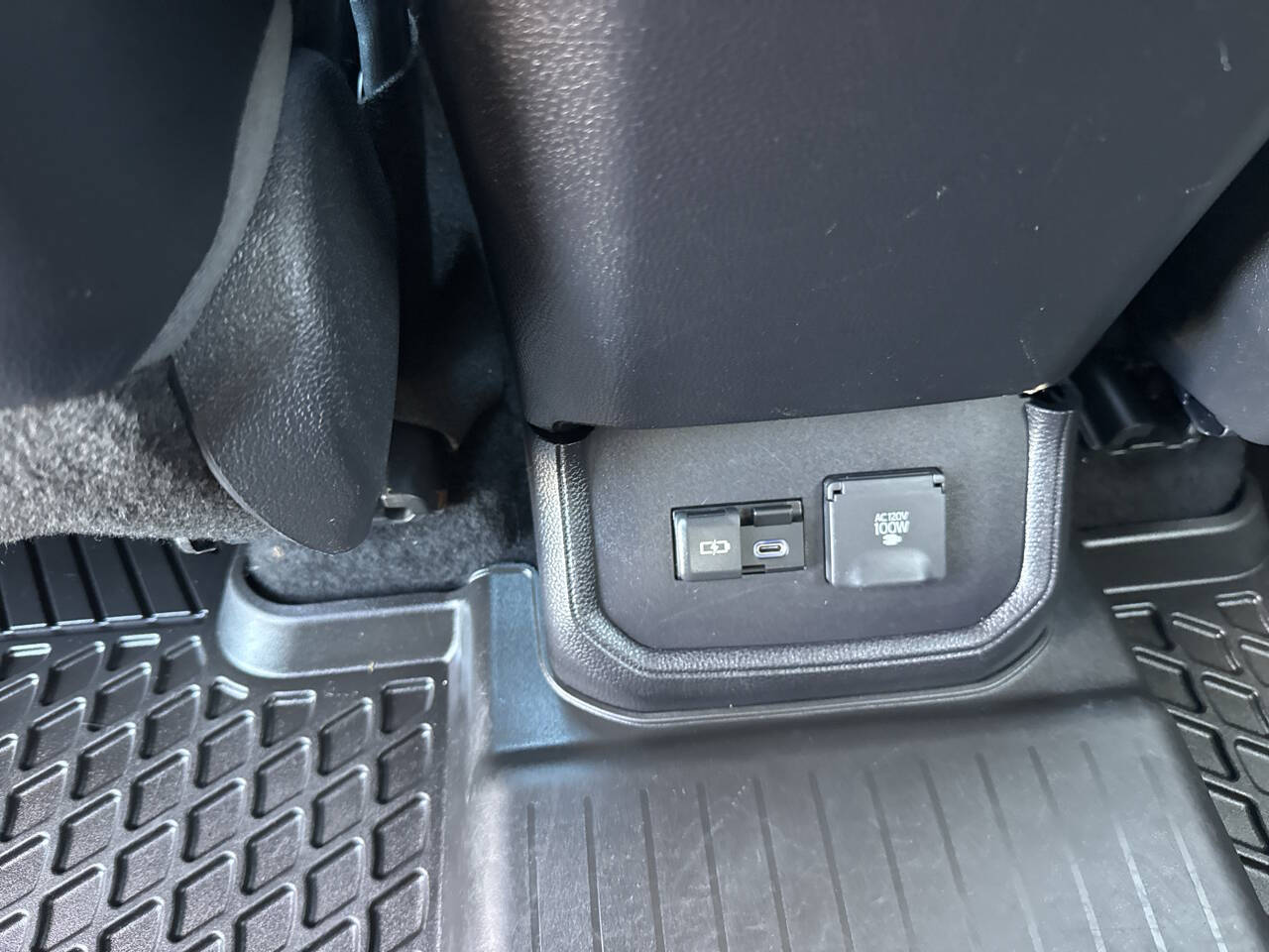 used 2022 Toyota Highlander car, priced at $38,299