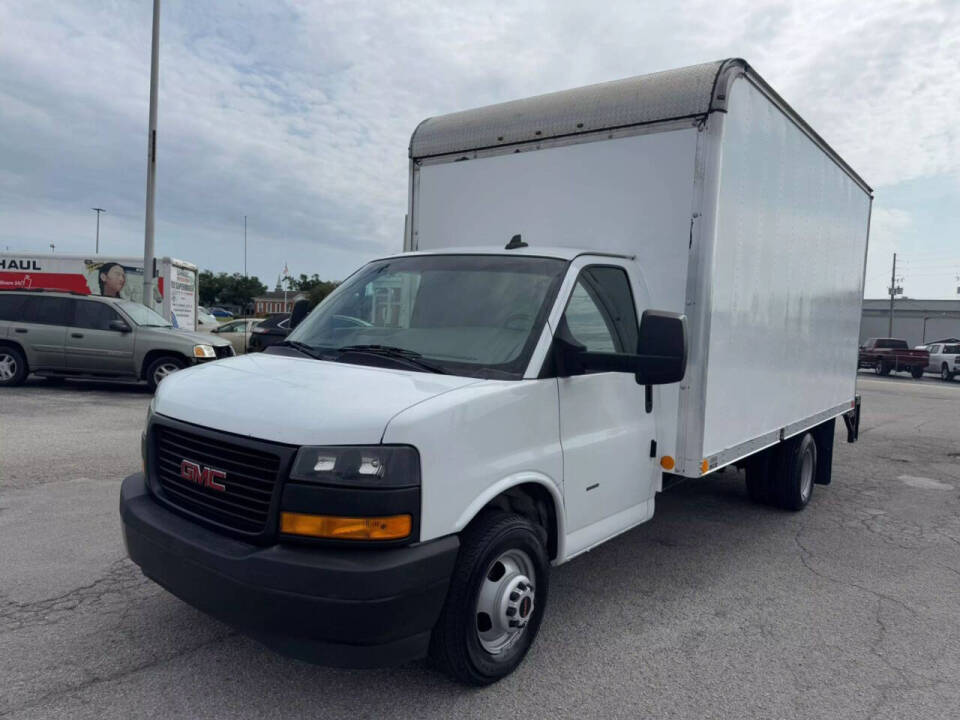 2022 GMC Savana Cutaway Work Van's photo