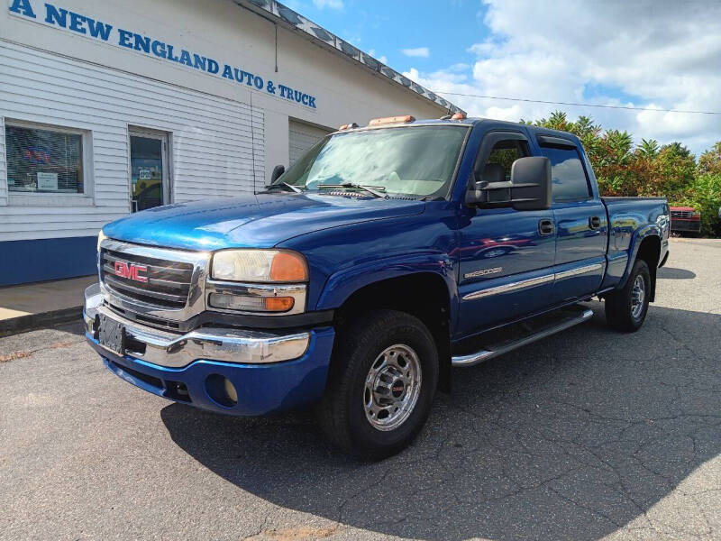 2004 GMC Sierra 2500HD SLT photo 2