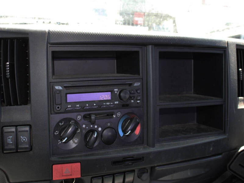 2023 Isuzu NPR-HD