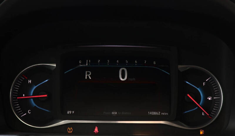 2020 Honda Pilot Touring w/Rear Captain's Chairs