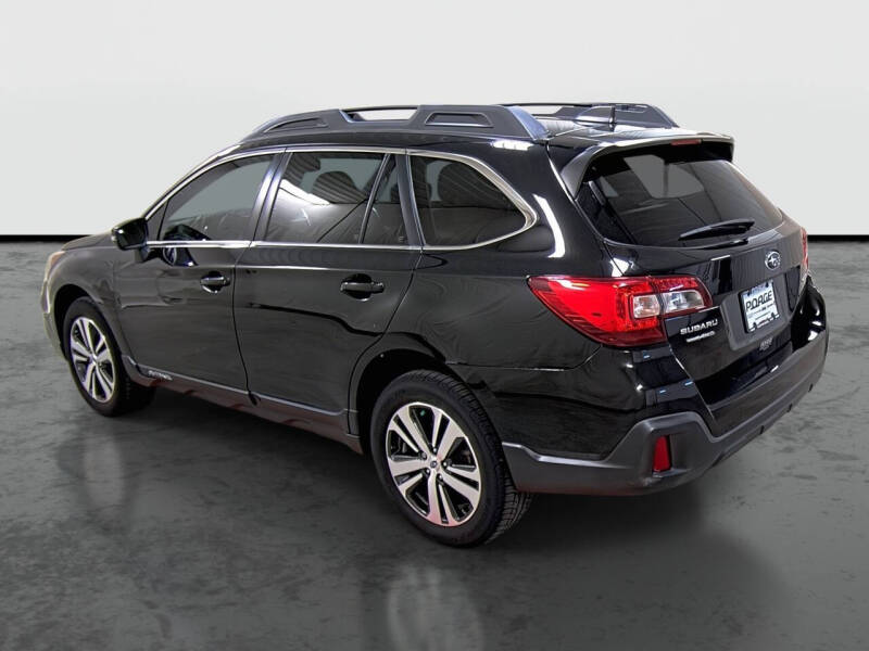 Used 2018 Subaru Outback Limited with VIN 4S4BSAKC2J3300683 for sale in Hannibal, MO