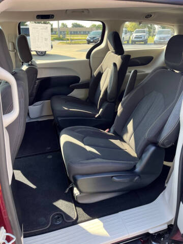 2020 Chrysler Voyager LX