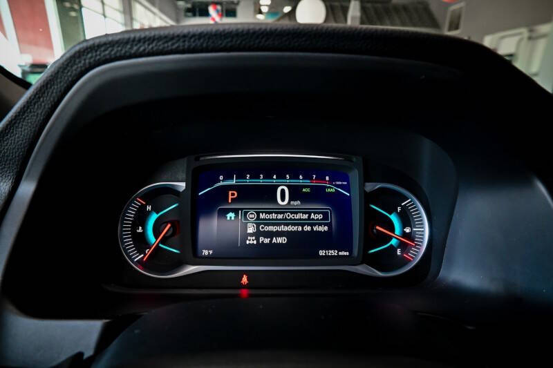 2022 Honda Pilot Touring w/Rear Captain's Chairs