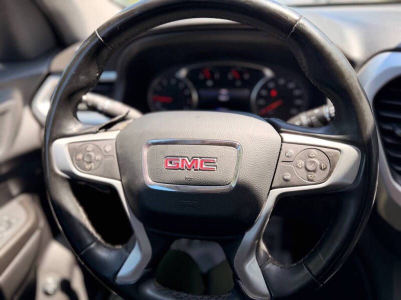 2023 GMC Acadia SLT