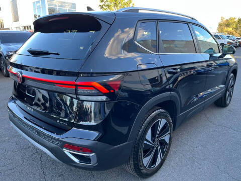 2025 Volkswagen Taos SE 4Motion