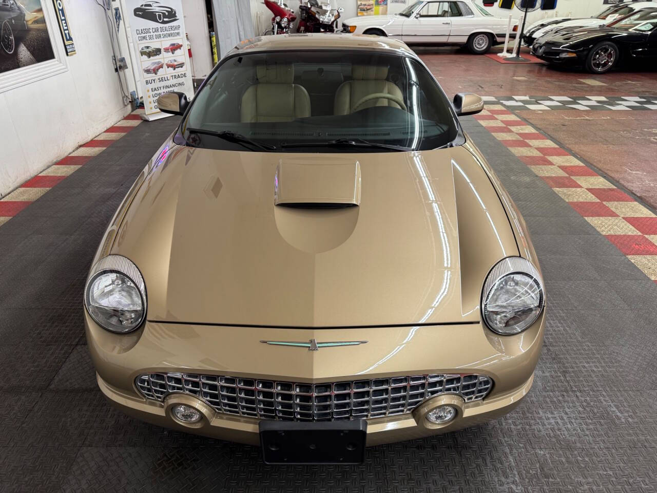 2005 Ford Thunderbird 10