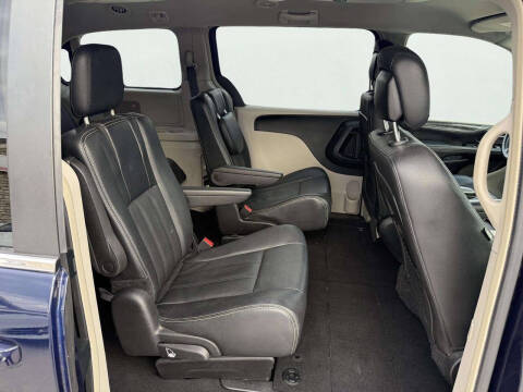 2016 Chrysler Town and Country Touring