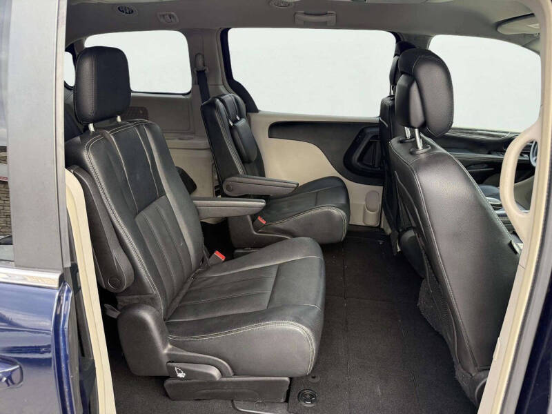 2016 Chrysler Town and Country Touring