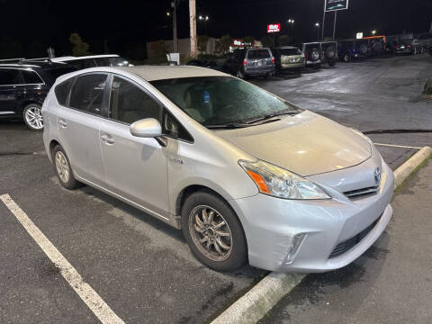 2014 Toyota Prius v Three