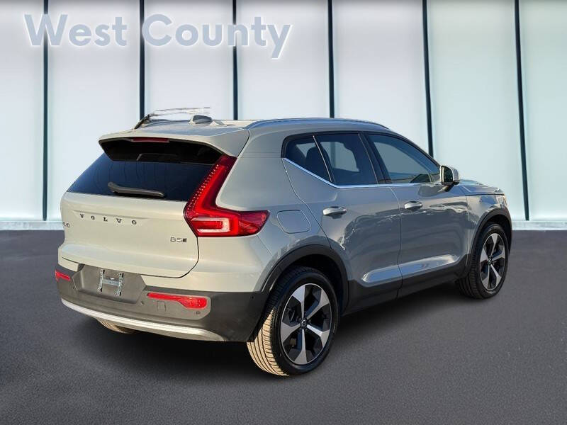 2025 Volvo XC40 B5 Plus Bright Theme