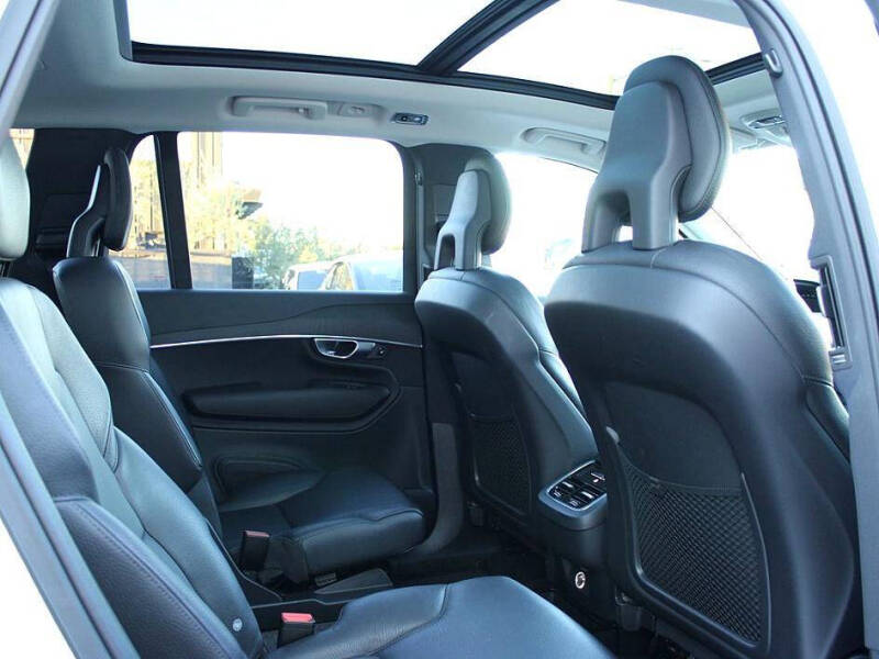 2020 Volvo XC90 T6 Momentum 6-Passenger