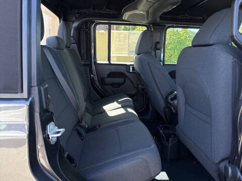 2024 Jeep Gladiator Sport