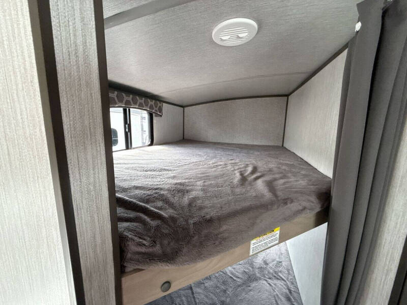 2021 Cruiser RV Shadow