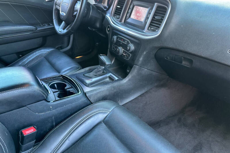 2017 Dodge Charger SE