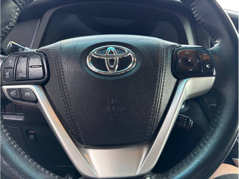 2017 Toyota Sienna SE Premium 8-Passenger