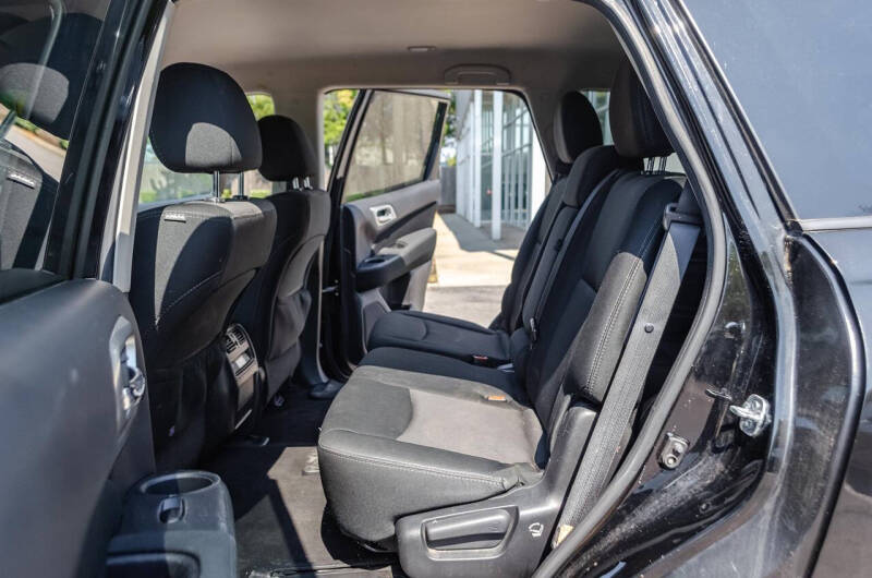 2017 Nissan Pathfinder SV
