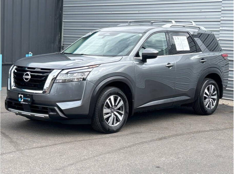 2024 Nissan Pathfinder SL