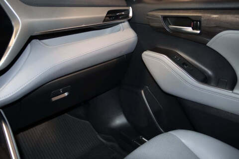 2021 Toyota Highlander Hybrid Platinum