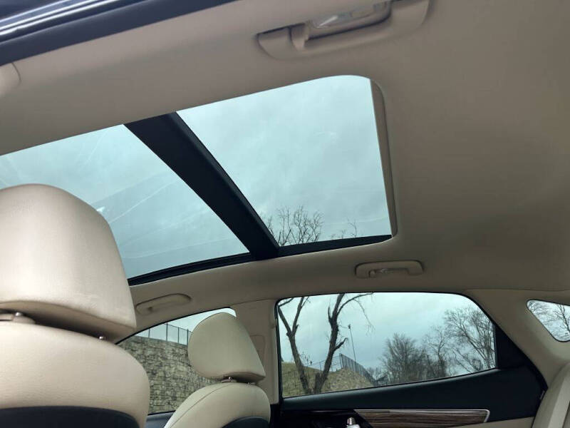 2017 Kia Cadenza Premium