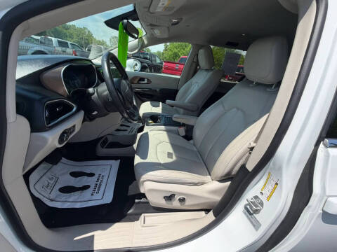 2017 Chrysler Pacifica Touring-L Plus