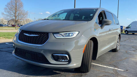 2022 Chrysler Pacifica Hybrid Touring L