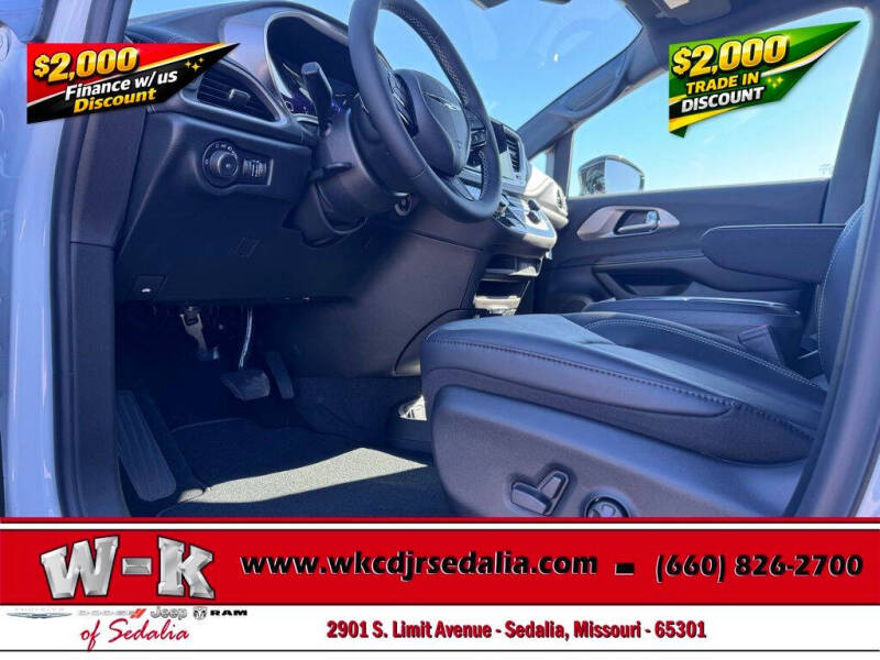 2026 Chrysler Pacifica Select