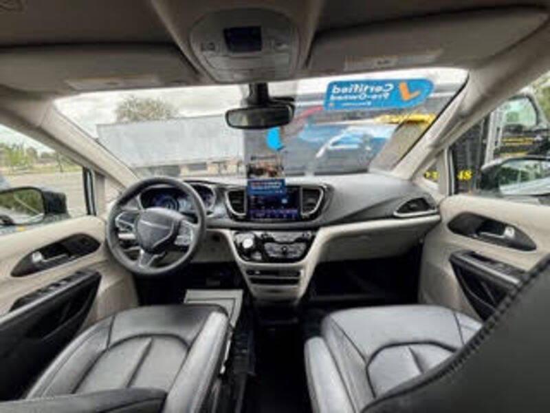 2024 Chrysler Pacifica Touring L