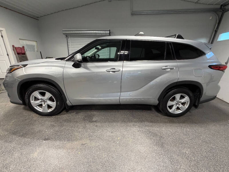 2022 Toyota Highlander LE