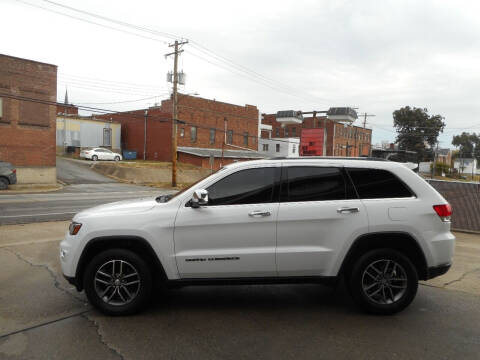 2018 Jeep Grand Cherokee for sale at River City Auto Center LLC in Chester IL