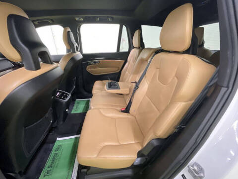 2016 Volvo XC90 T6 Momentum