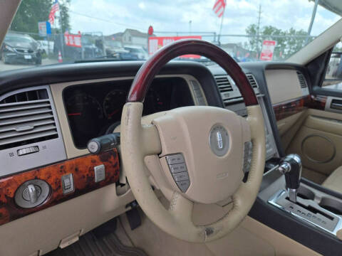 2005 Lincoln Navigator Luxury